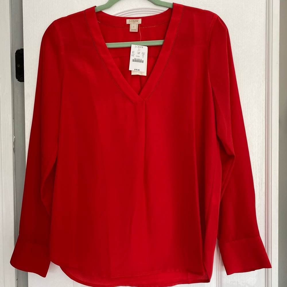 Cute red long sleeve v-neck top